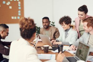 Programmeurs aan computer
